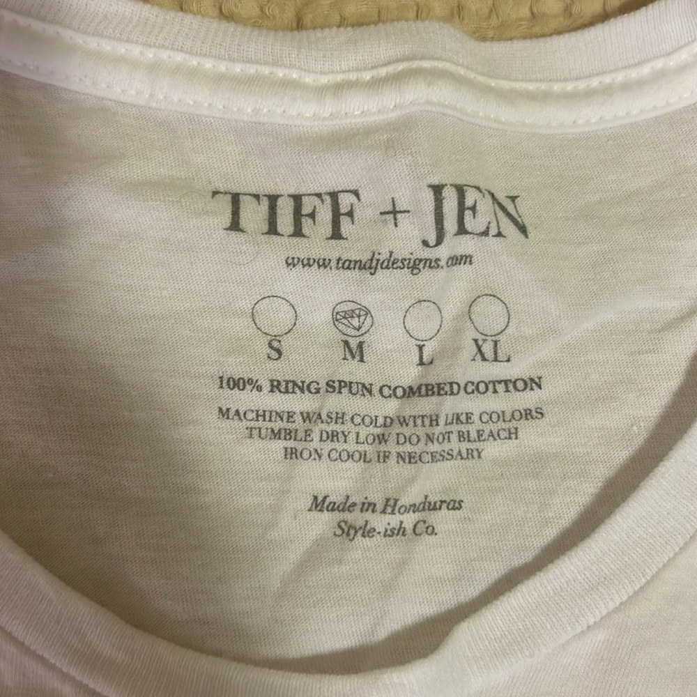 Medium tee - Picture 3 of 3
